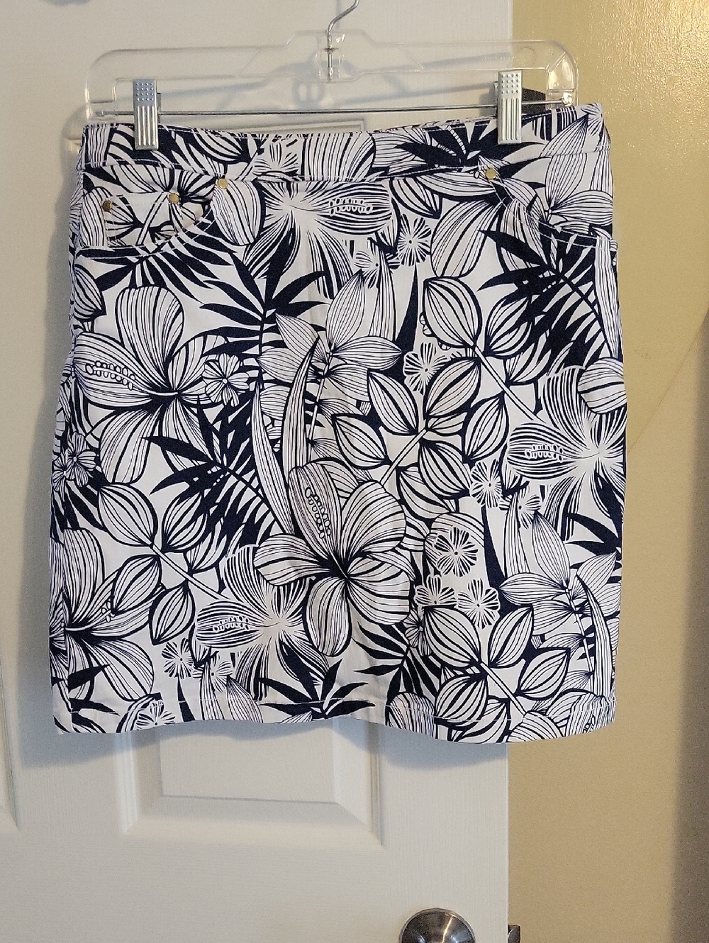 hearts of palm Sz10 Blue White floral Skort front and back pockets